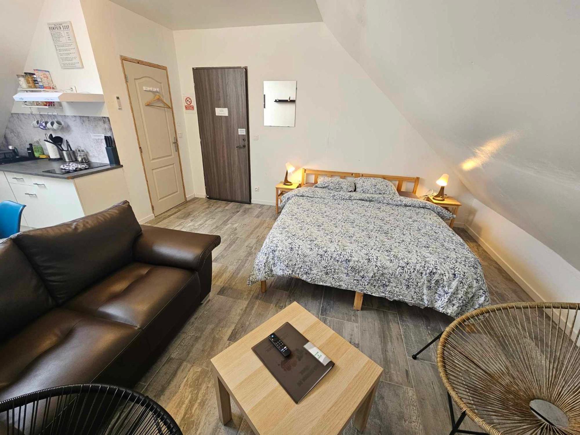 Studios Du Cedre Cuvilly Bagian luar foto
